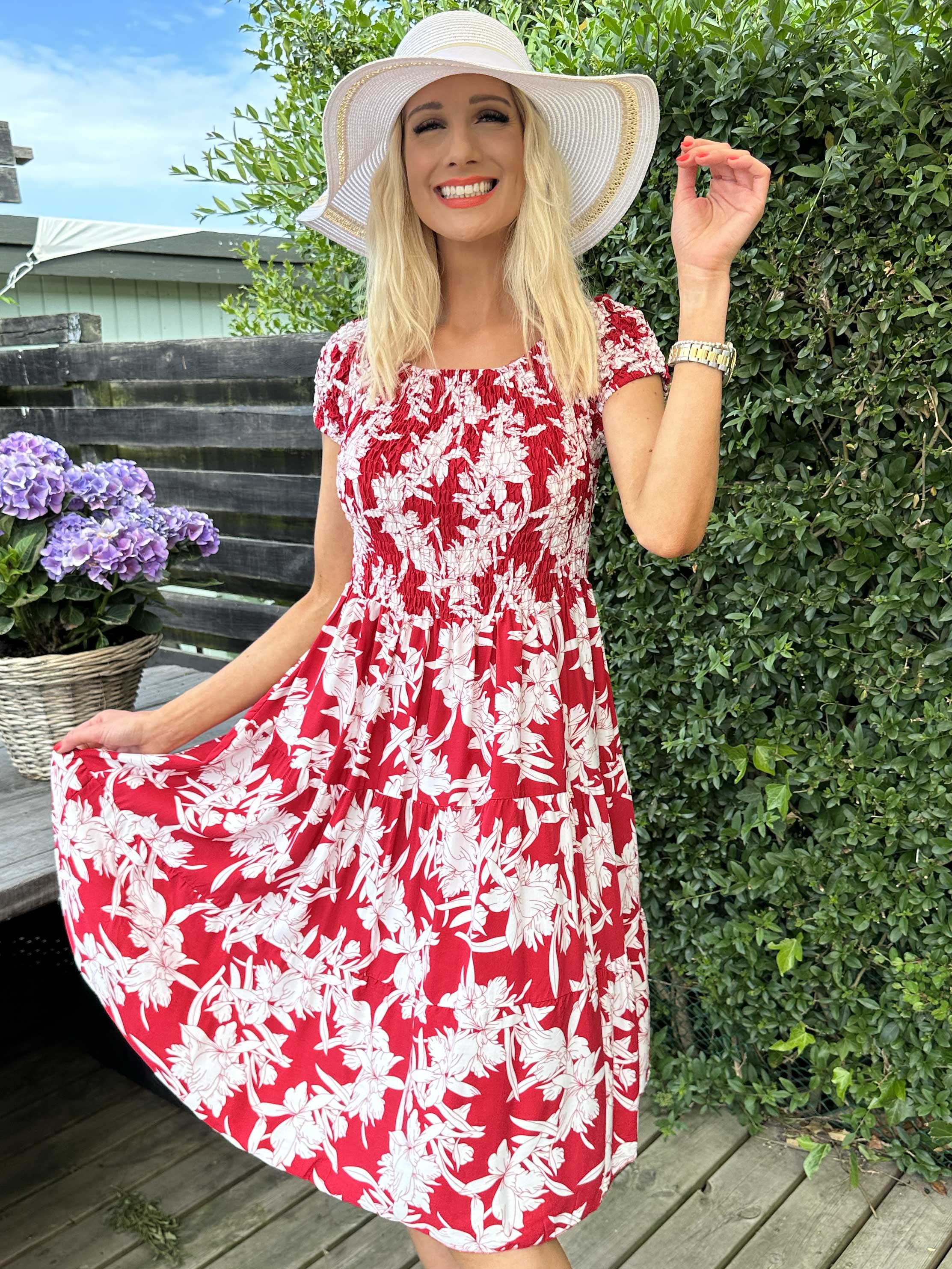 Shannon - Söt klänning med blommönster och smockad byst